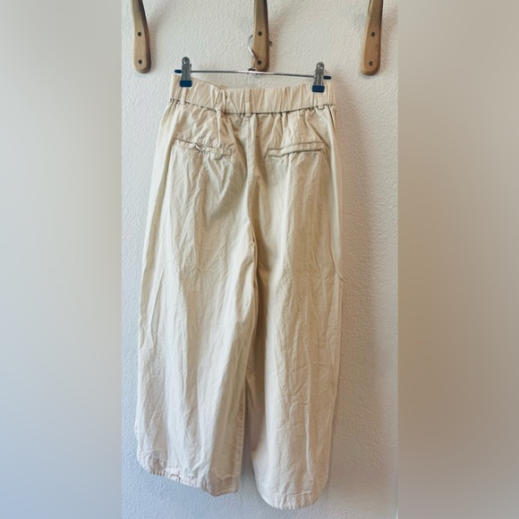 NWOT Anthropologie Mare Mare Ivory Pleated High Rise Curve Hem Crop Pant Size XS - Picture 3 of 3